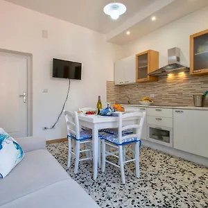  Apartment San Michele